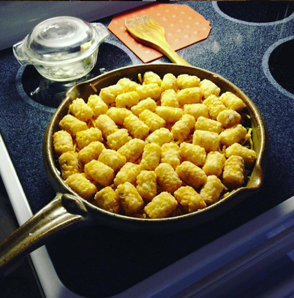 https://www.claycoyote.com/wp-content/uploads/2018/12/tater-tot-hot-dish-skillet-1.png